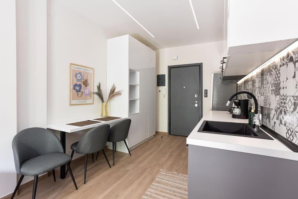 Downtown Stylish Apartment 4 Салоники Экстерьер фото